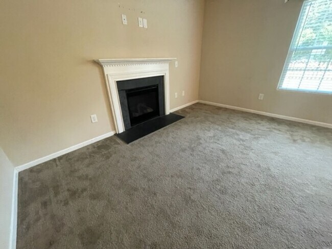 Photo - 821 Bellingham Way