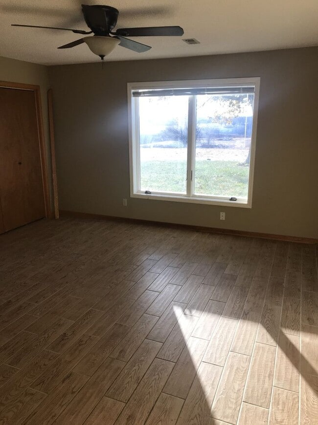 Photo - 242 N 1600 Rd