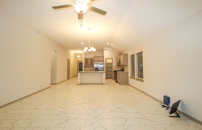 13709 Lago Vista Ave