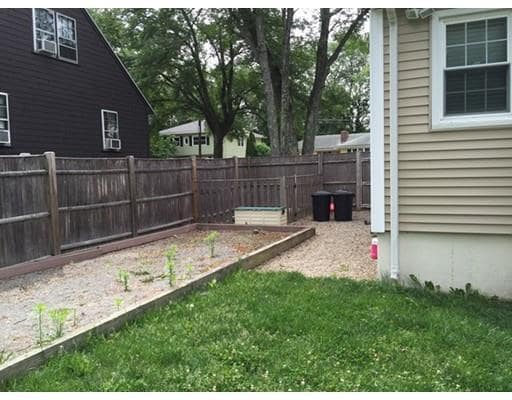 Patio interior - 31 Autran Ave