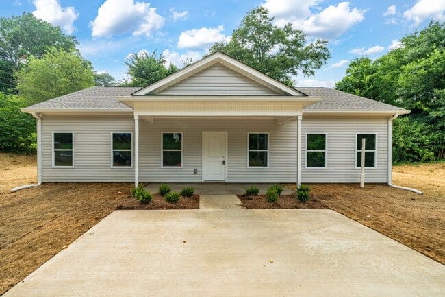 Building Photo - So Much Space in Hueytown – Beautifully Renovated & Move-In Ready!