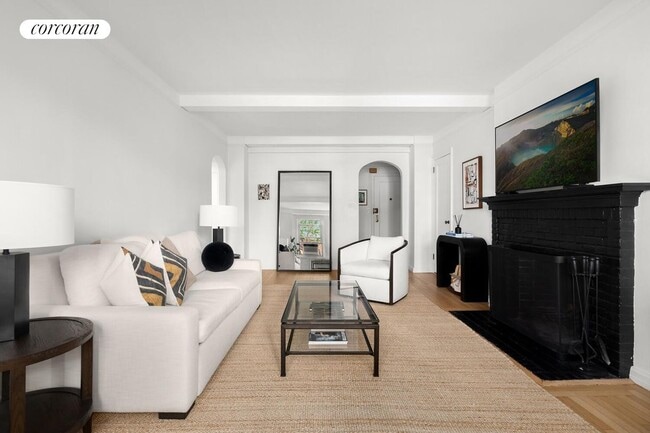 Photo - 302 W 12th St