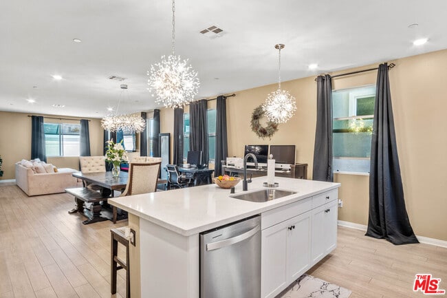 Photo - 720 Grace Ave