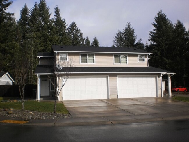 Building Photo - Hopkins - 9023/25 Unit 9025