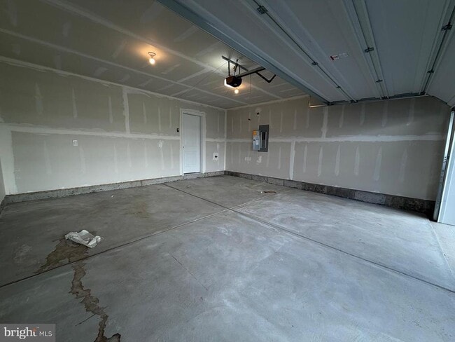 Photo - 33 E Front St