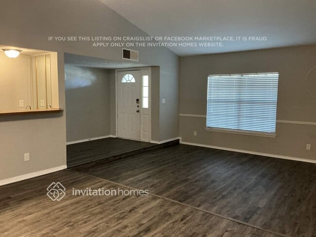 Photo - 421 Kingsbridge Dr