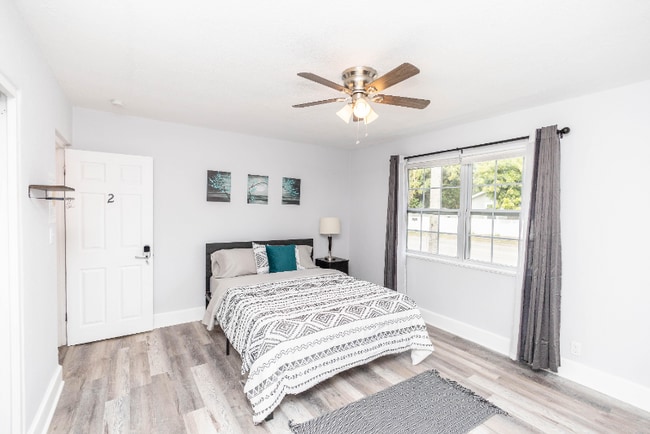 Building Photo - 1409 E Waters Ave