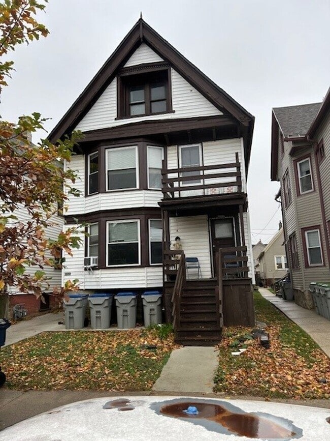 Building Photo - Charming 2-Bedroom Gem in the Heart of Mil... Unit #2 Rental