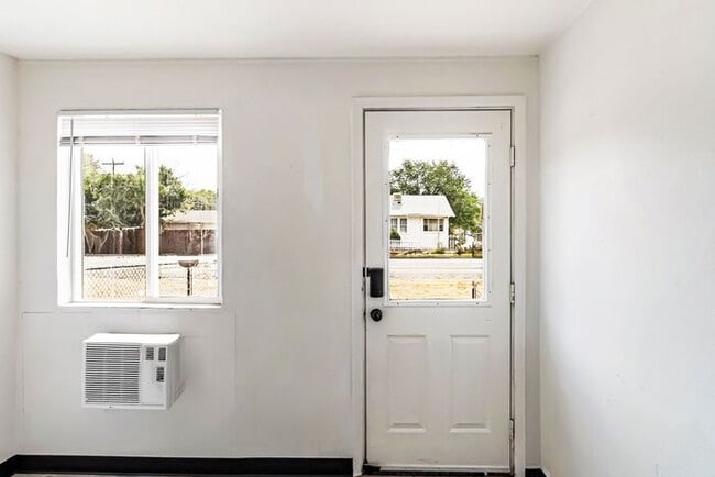 Photo - Newly Remodeled Downtown Studio!