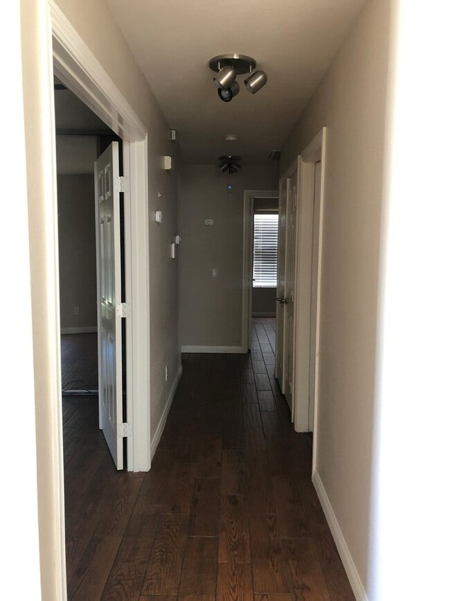Photo - Gorgeous and Large  4 bedroom Custom Singl...