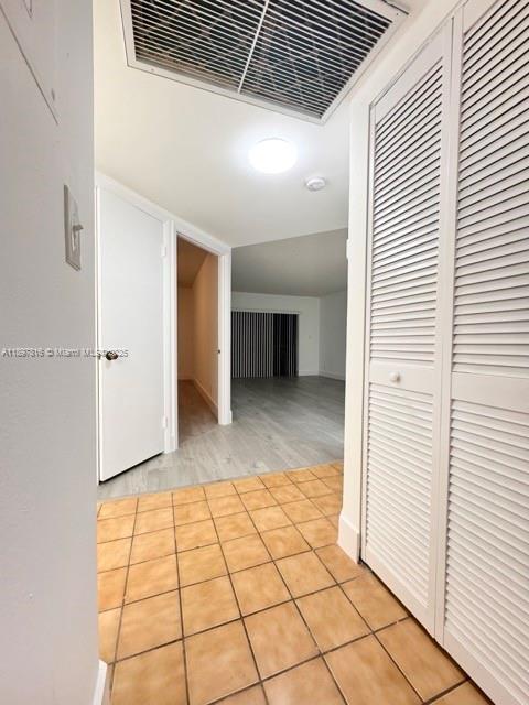Building Photo - 8290 Lake Dr Unit 211