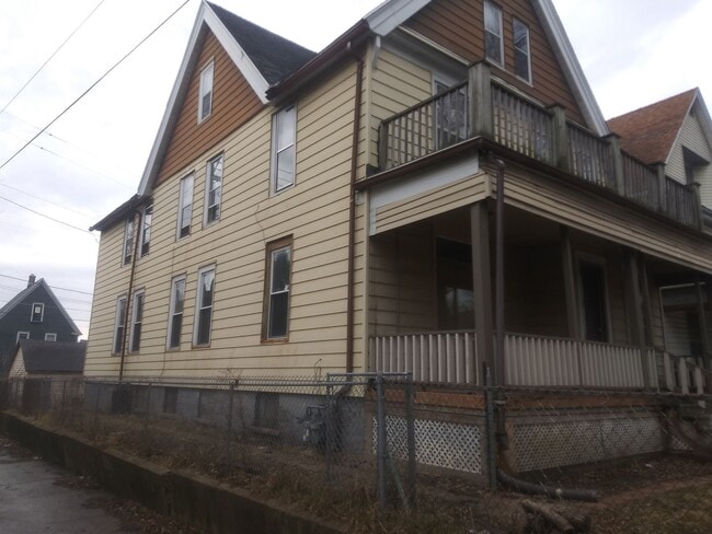 Photo - 1219-21 N 33rd St Unit 1221 upper