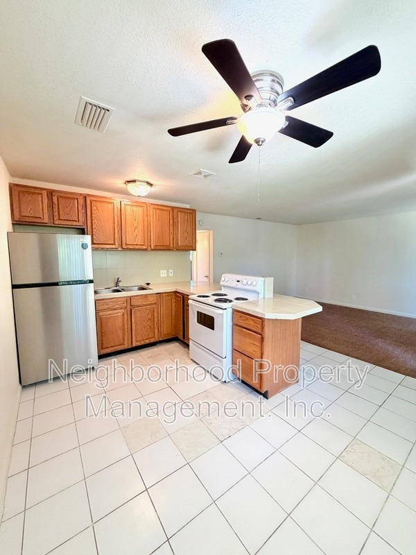 Photo - 1439 E Saginaw Way