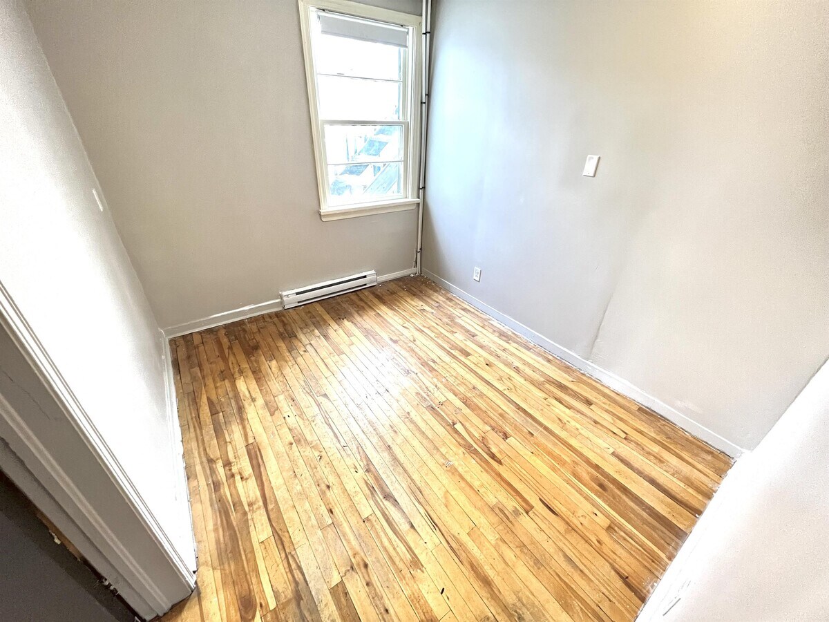 Photo - 126 Empire Ave Unité C