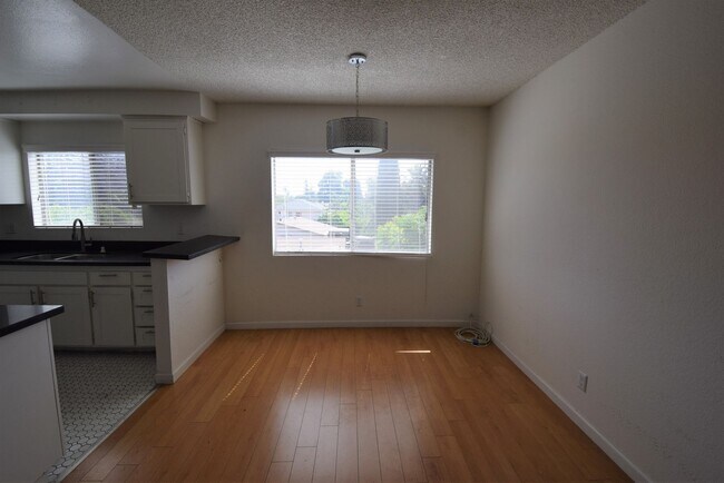 Photo - 4930 Whitsett Ave Unit 10