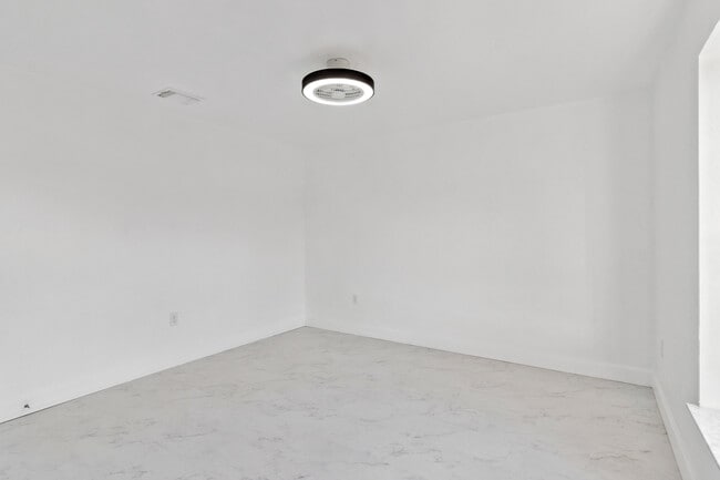 Photo - 527 Glade Ct