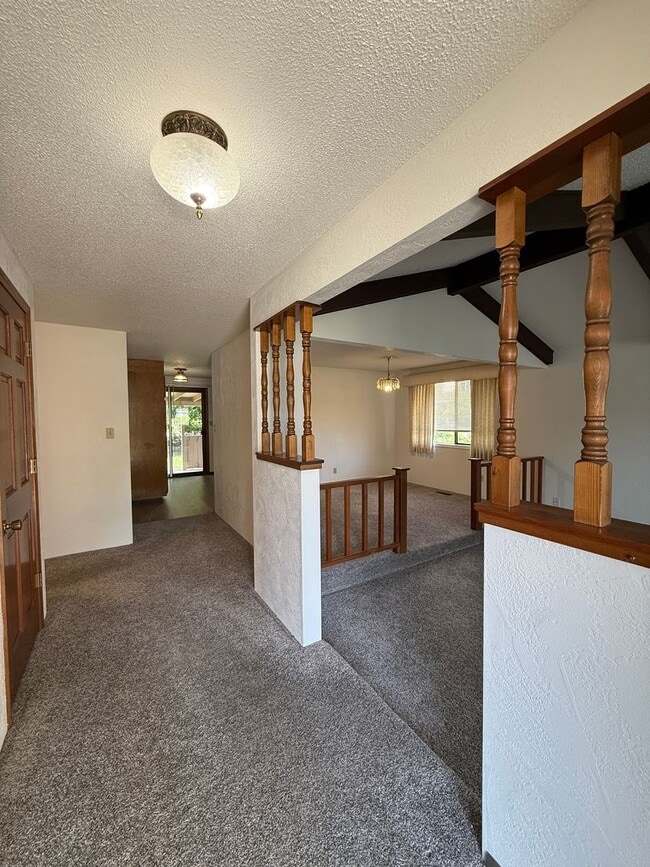 Photo - Charming 3 bed 2 bath home in SE Medford!