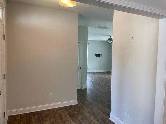 Photo - Like new home on cul-de-sac lot with 3 bed...