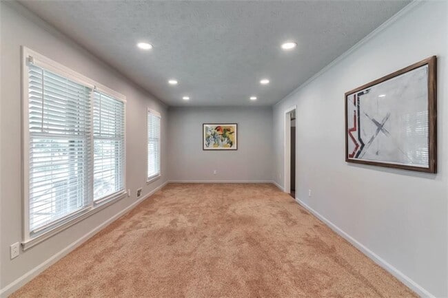 Photo - 759 Glen Cir SW