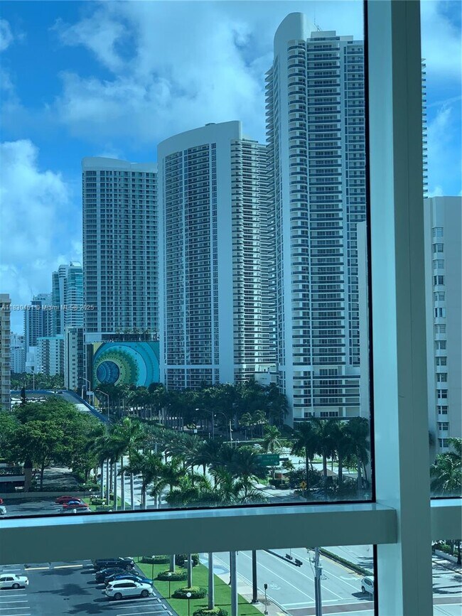 Photo - 1945 S Ocean Dr Unidad 814 Rental