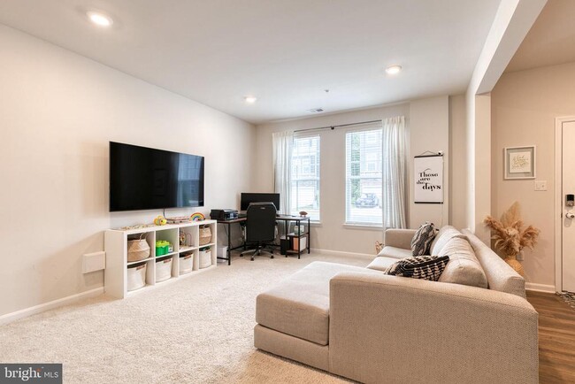 Photo - 2050 Hinshaw Dr