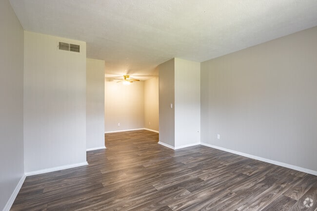 1BR, 1BA - 736SF - The Lodge Apartments