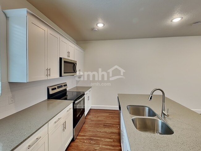 6043 W Copper Hawk Dr