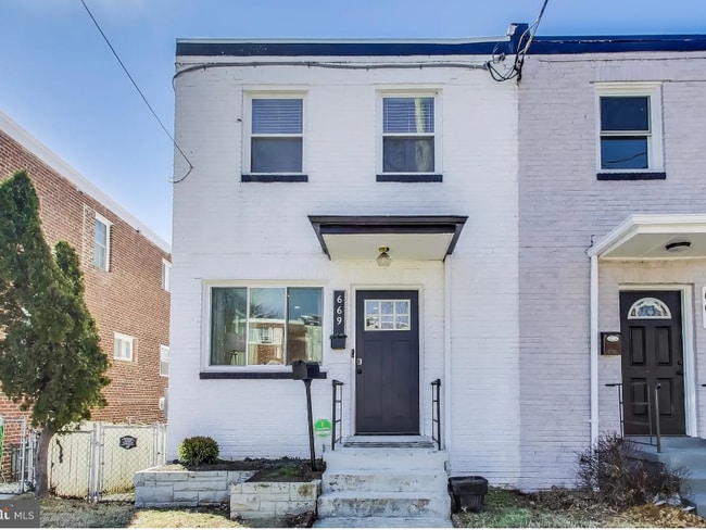 Building Photo - 669 Oglethorpe St NE Rental
