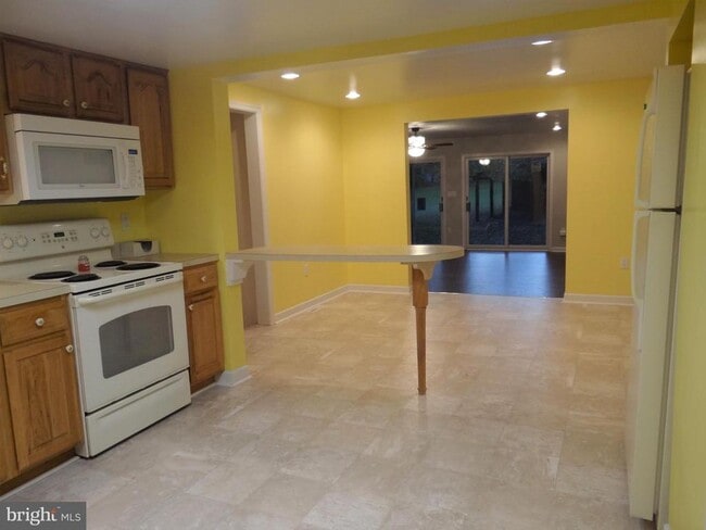 Photo - 668 Broad St