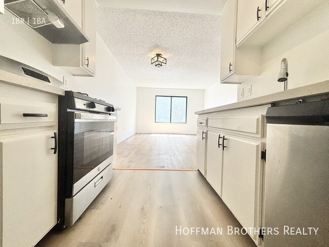 Photo - 11817 Victory Blvd Unidad 107