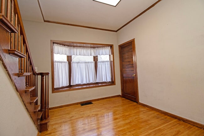 Photo - 818 7th Ave N