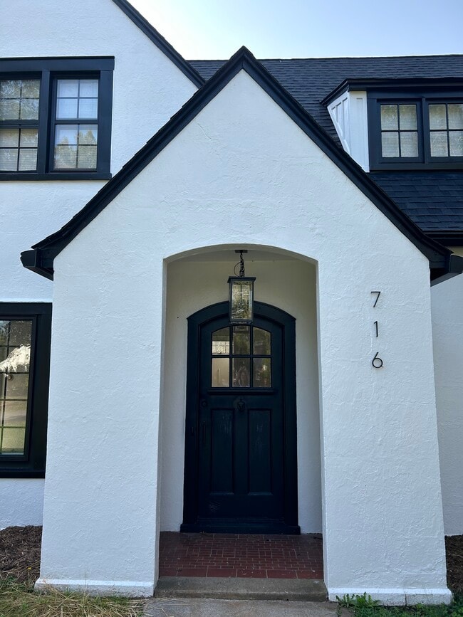 Photo - 716 Riverside Dr