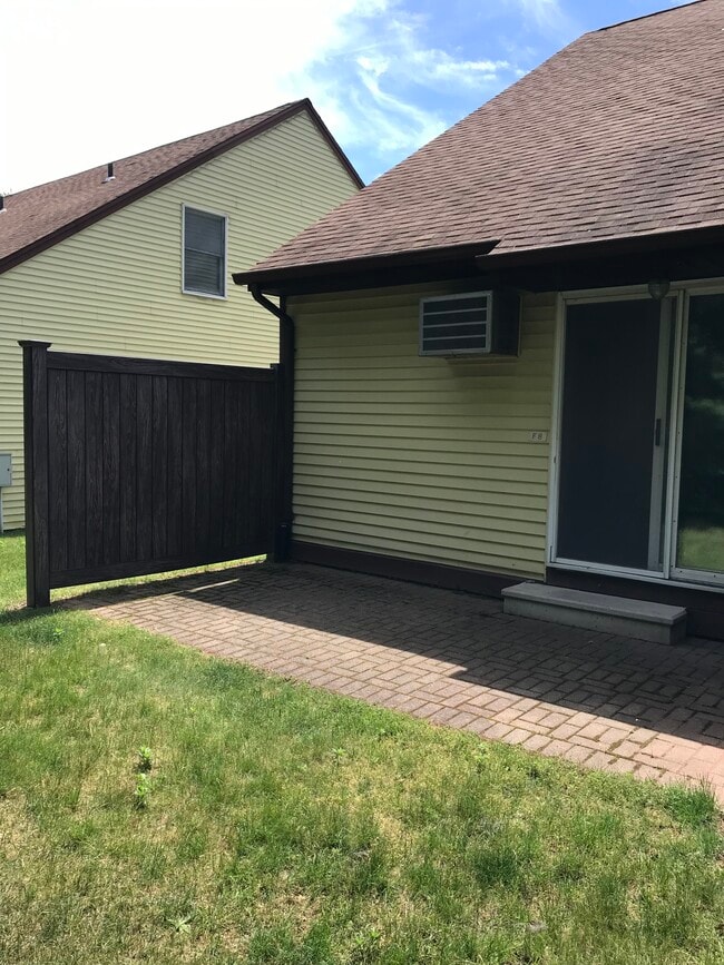 Building Photo - 268 Hartford Turnpike Unit F8 Rental