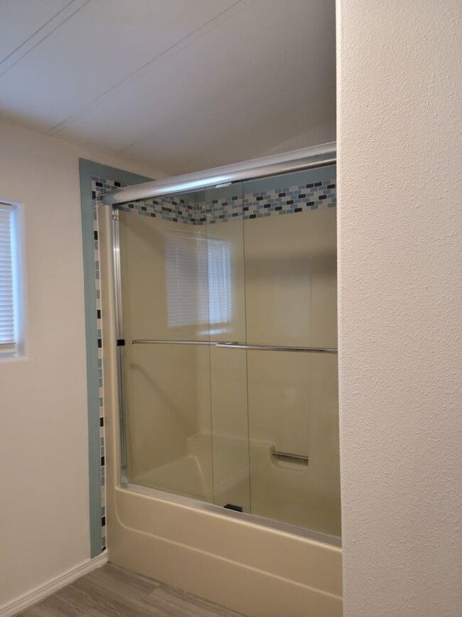 Photo - 930 NW Donahoo St