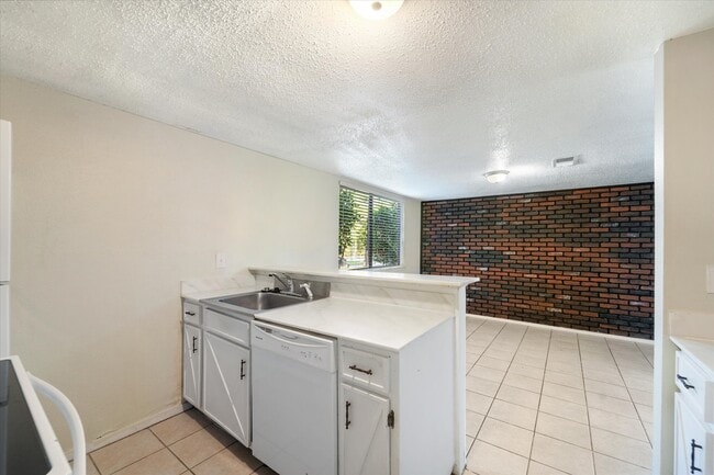 Photo - 15919 Golf Club Dr Unit 112