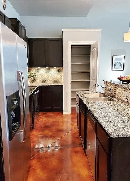 Photo - 477 S Fretz Ave