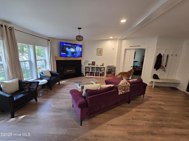 Photo - 328 Groves Point Cir