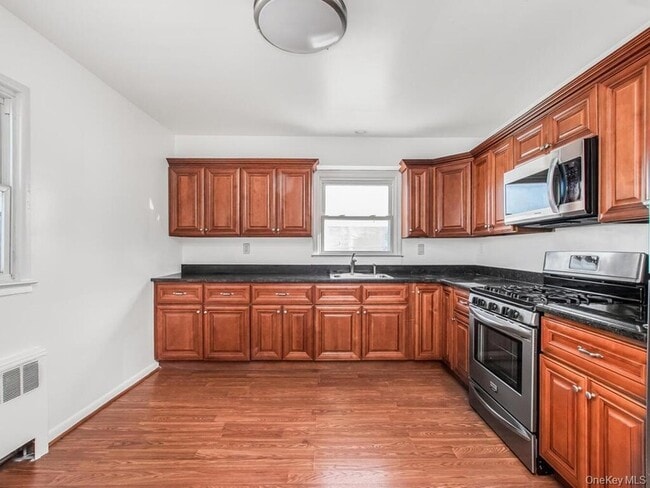 Building Photo - 226 Kingston Ave