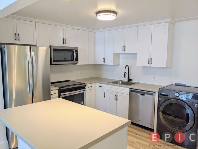 Building Photo - Executive 2 bedroom in the heart of sugarhouse Unit D