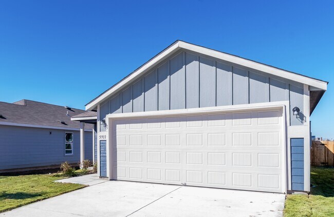 Photo - 5911 Rolling Gln