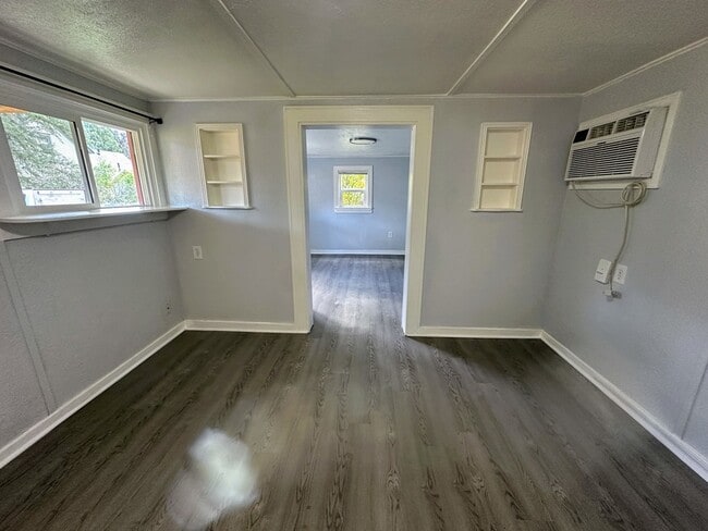 Photo - 833 1/2 Bross Street