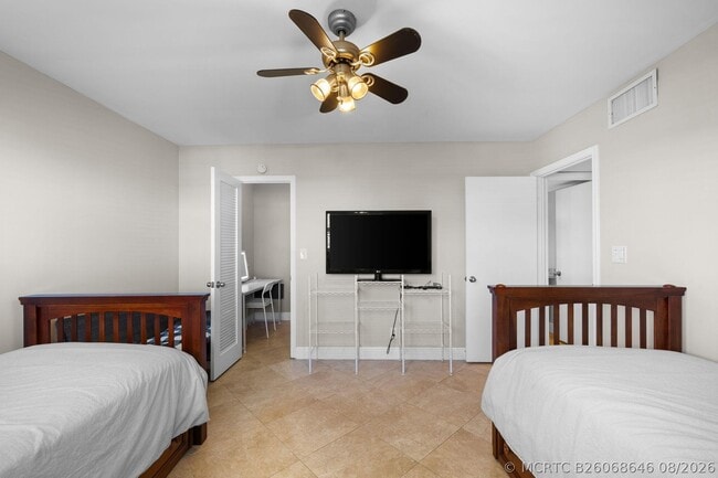 Building Photo - 511 Bayshore Dr Unit 810