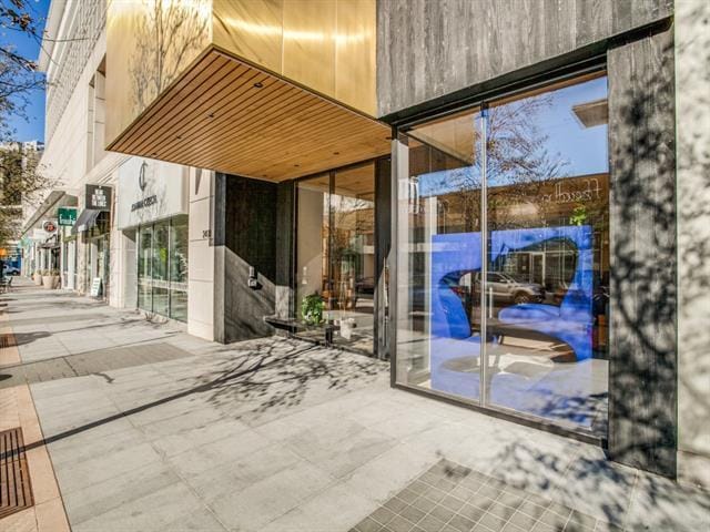 Building Photo - 2408 Victory Park Ln Unit 737