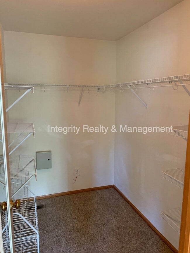 Photo - 9931 Saybrook St