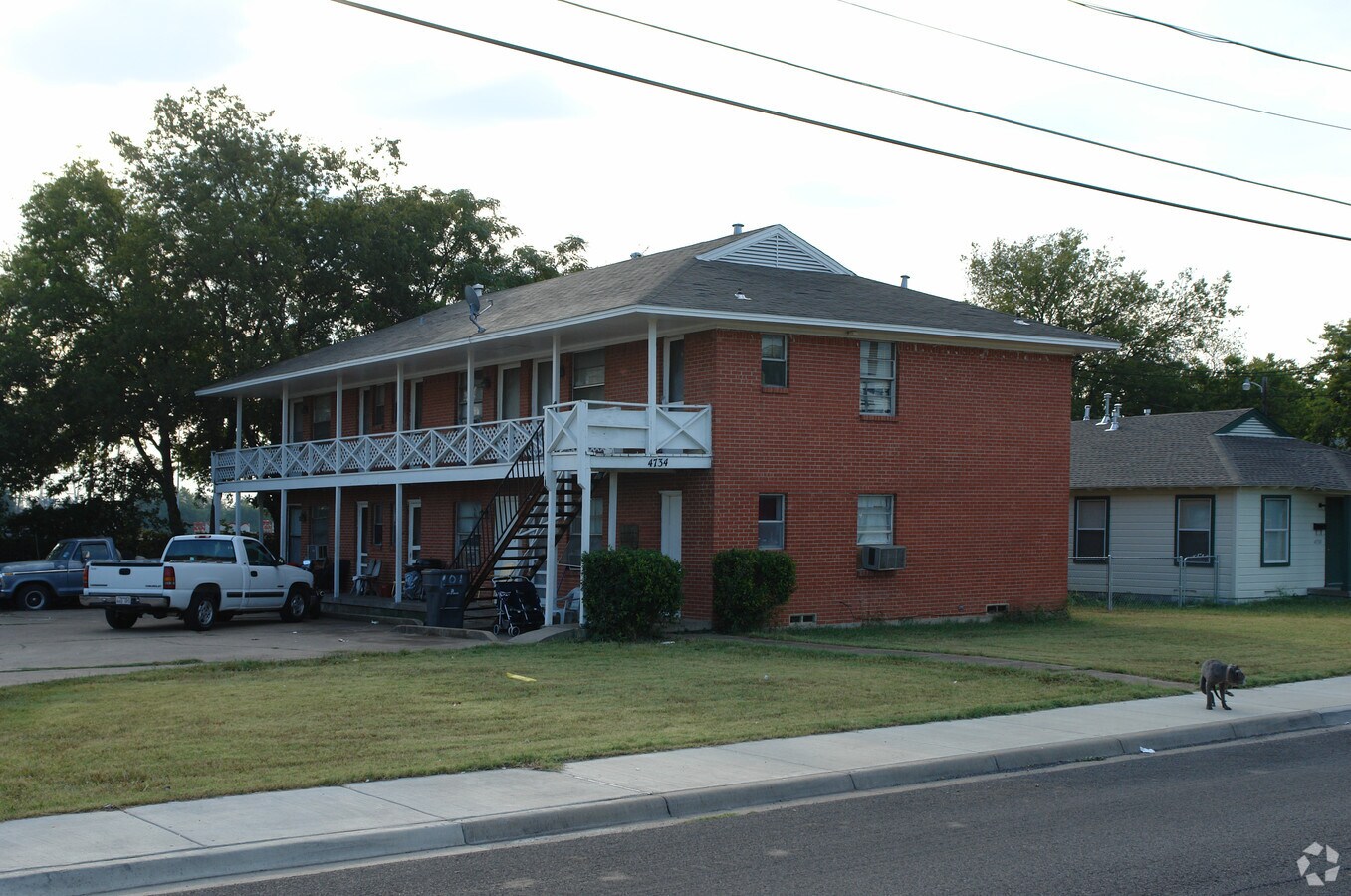 Photo - 4734 Hamilton Ave Apartments
