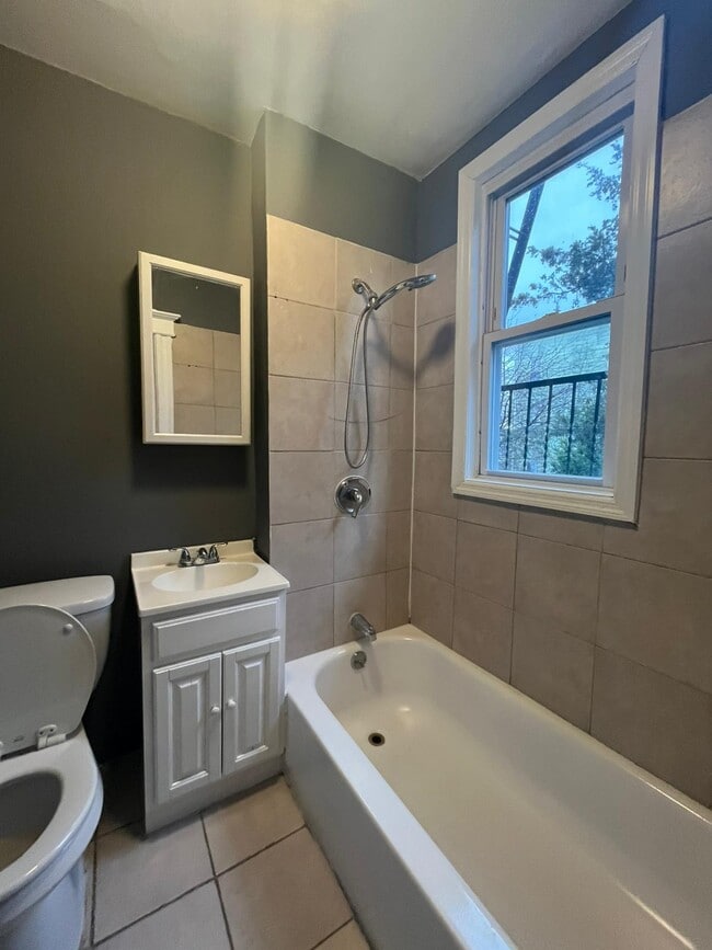 Photo - 164 Clendenny Ave Unidad 2R