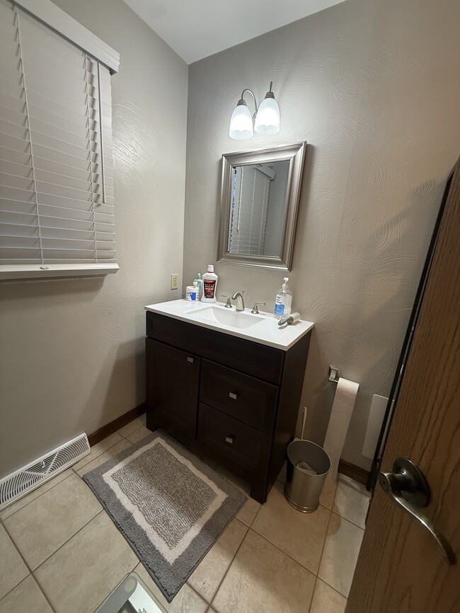 Photo - 4714 Oakland St