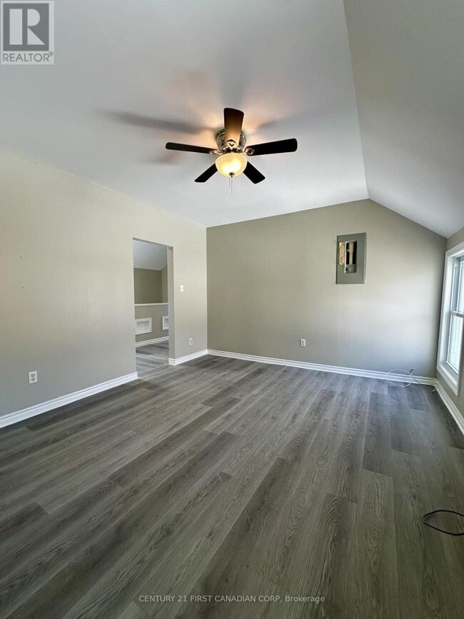 Photo - 35 Inkerman St Unit Upper