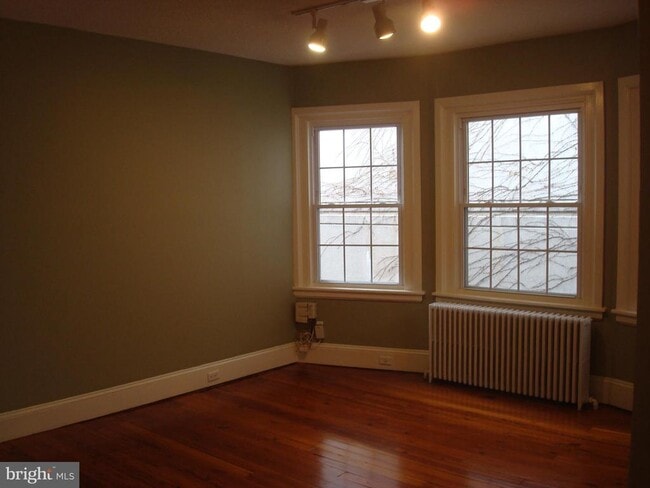 Photo - 207 Wollerton St