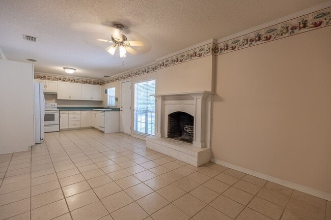Photo - ONE FREE MONTH ON 13 MONTH LEASE!Charming ...